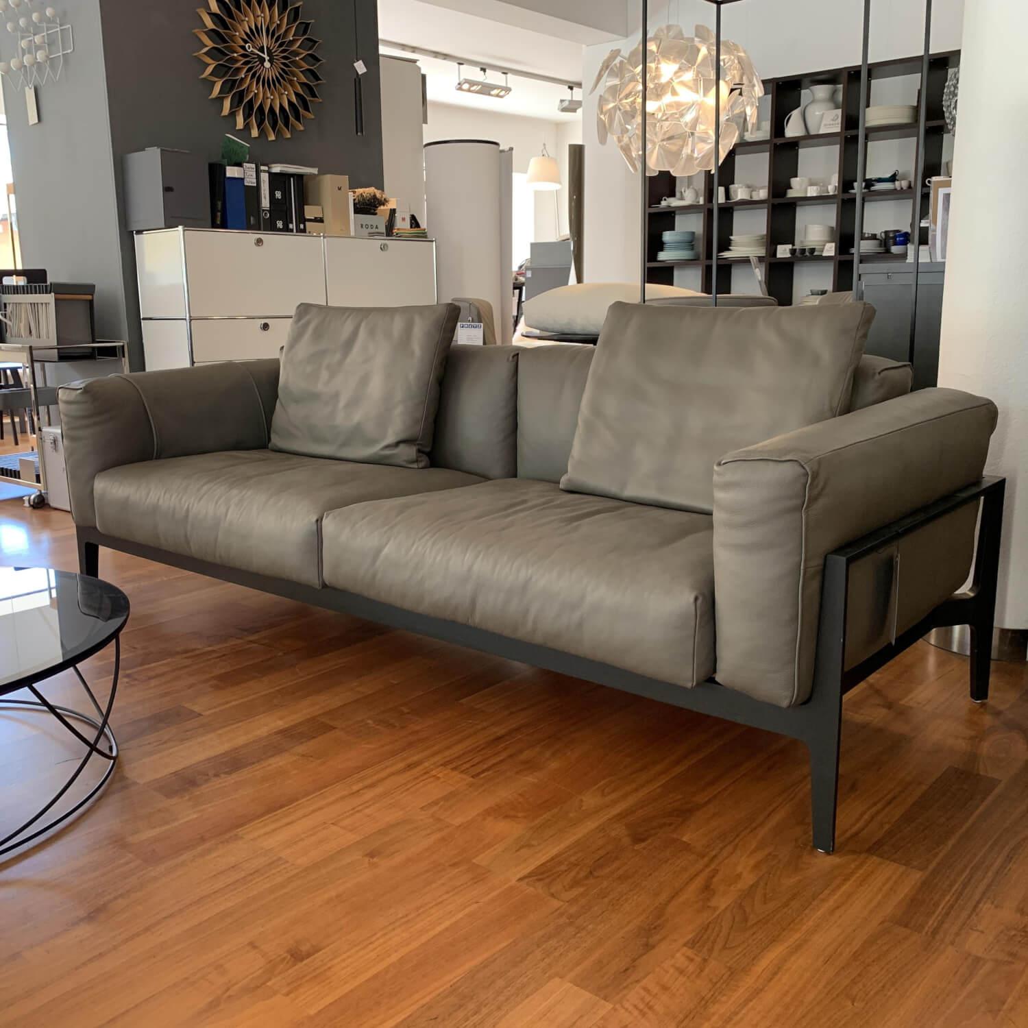 COR Sofa Elm Leder 100 Trüffel Gestell Eiche | MÖBELFIRST.DE