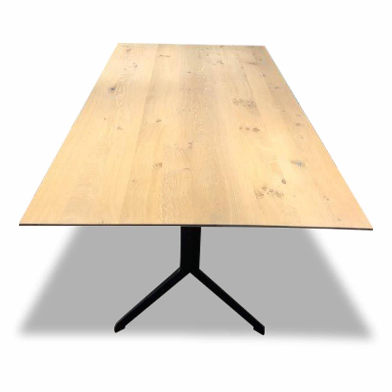 Tisch Shape Rustical Eiche Massiv Weiß Geölt Gestell Schwarz