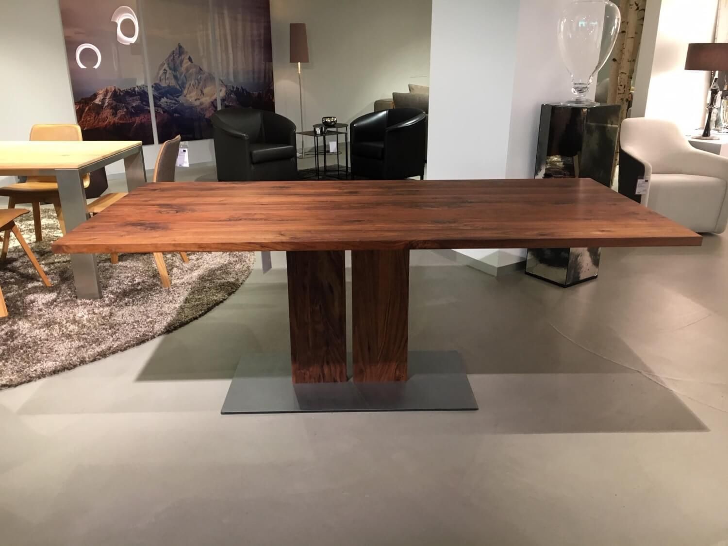 Esstisch Milan Amerikanische Astnuss Stahlfuß Lackiert | Esstische