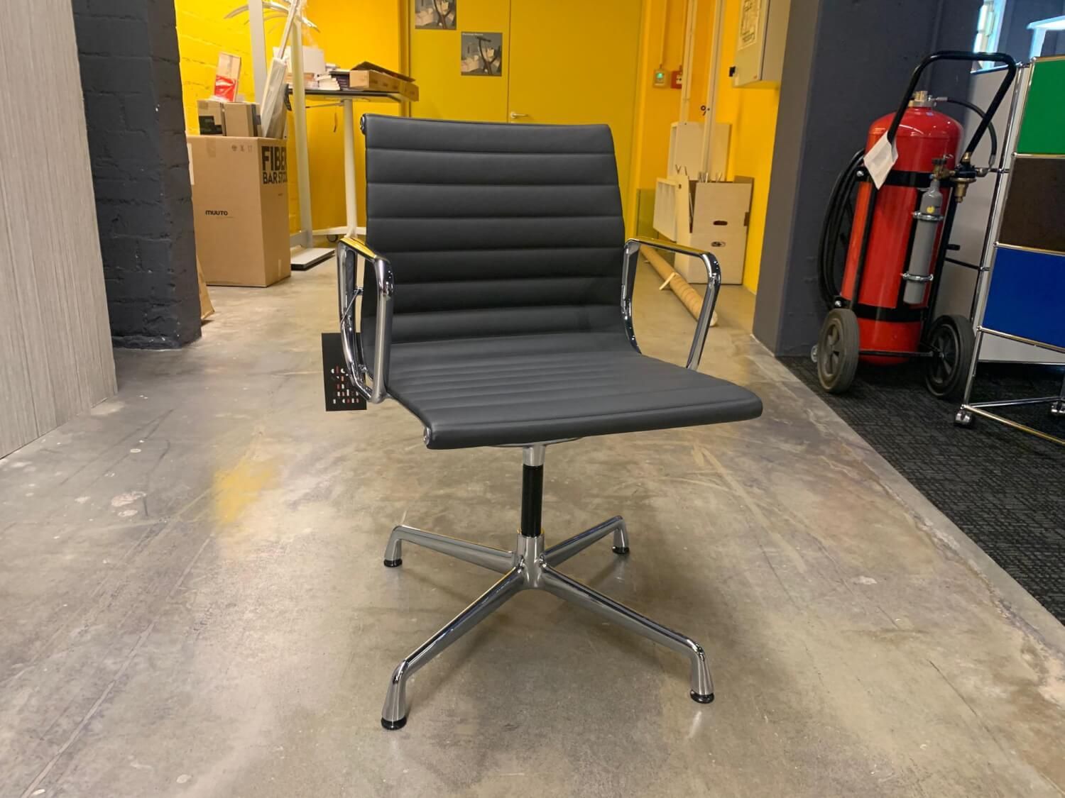 Stuhl Aluminium Chair EA 104 Neue Version Leder Asphalt ...